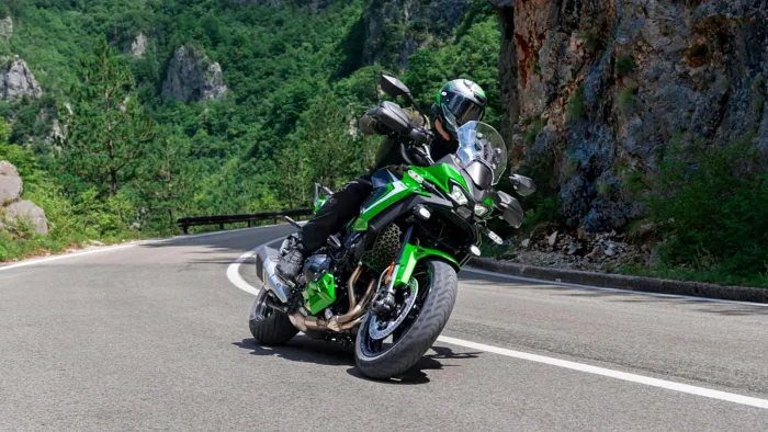 122 CV, cuatro cilindros y radar: la nueva Kawasaki viajera quiere ser una deportiva para todos los días