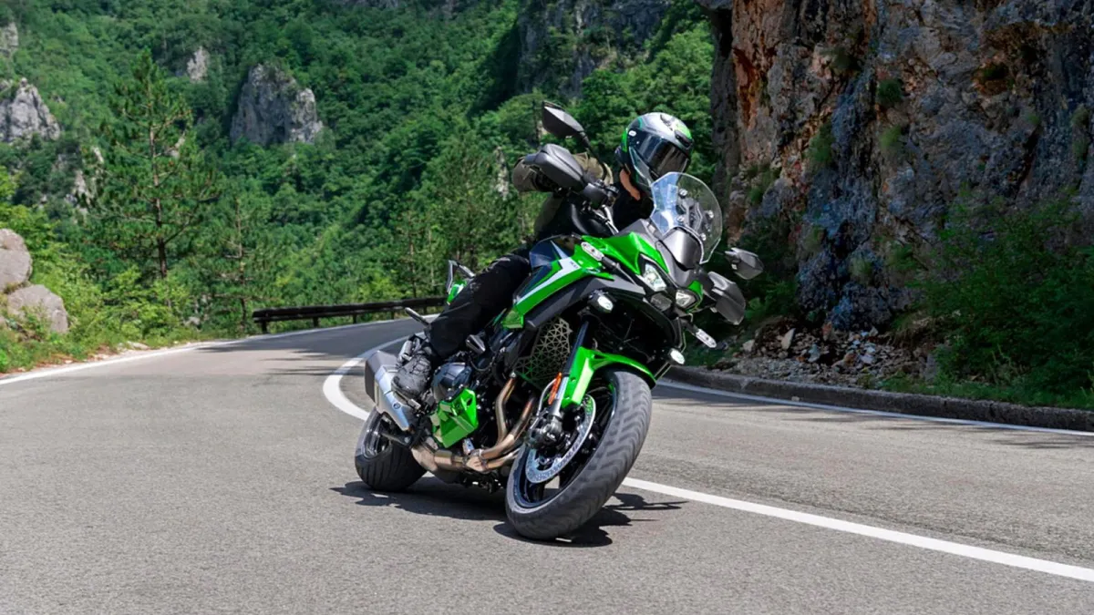 122 CV, cuatro cilindros y radar: la nueva Kawasaki viajera quiere ser una deportiva para todos los días
