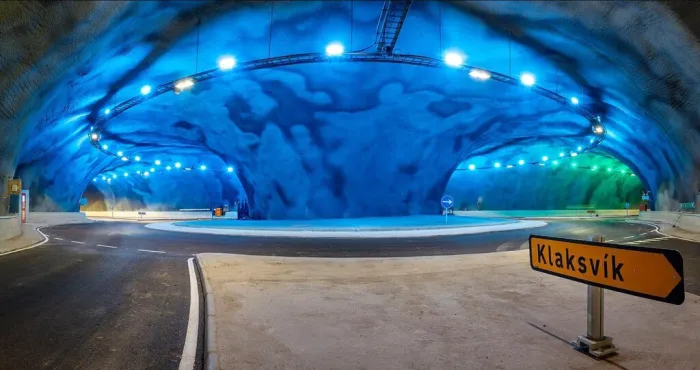 A 72 metros de profundidad se esconde la 'rotonda medusa'. La única rotonda submarina del mundo redujo un trayecto de una hora a 15 minutos