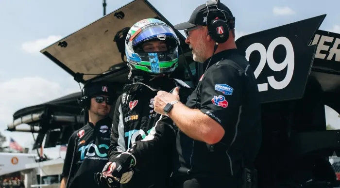A. J. Foyt completó su formación para la IndyCar con la firma de Josh Pierson por varios años