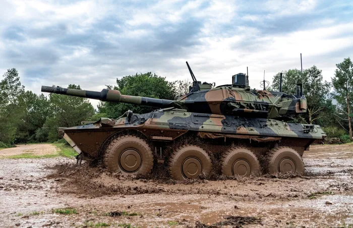 Adiós a las orugas. Hay una razón por la que los ejércitos están cambiando los tanques por monstruos de ocho ruedas