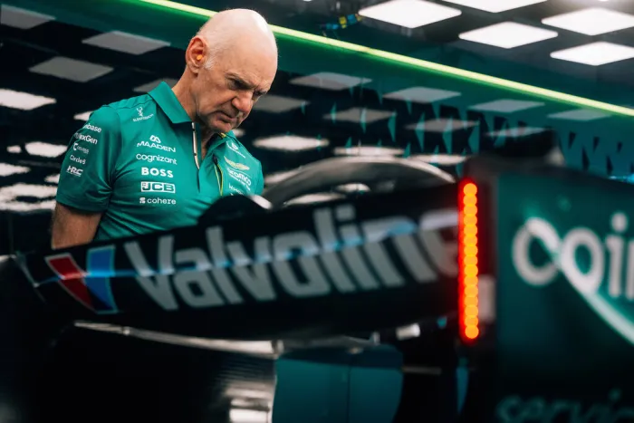 Adrian Newey desmiente que Aston Martin se reuniese con Honda para romper su contrato: "Yo estuve allí y se lo que pasó"