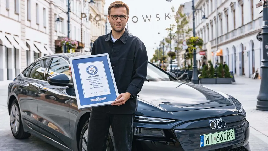 Aparca el coche de rally con el que ha arrasado en Europa y se sube a un coche eléctrico para batir un récord Guinness: conducir 1.338 km con una carga