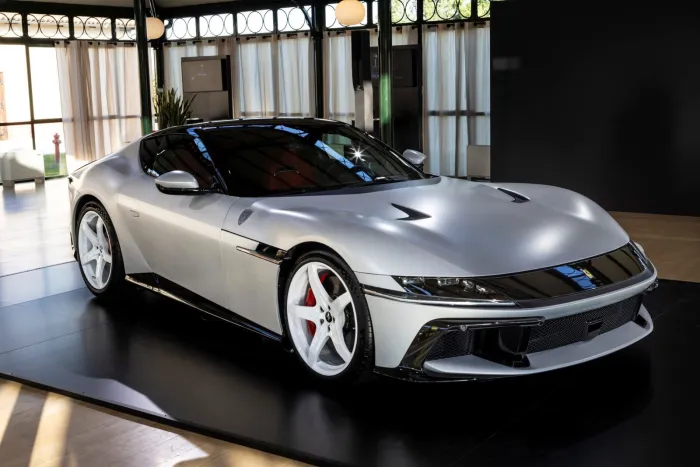 Aún más especial, aunque sin pintar, así es el Ferrari 12Cilindri Manuale que muy pocos podrán comprar
