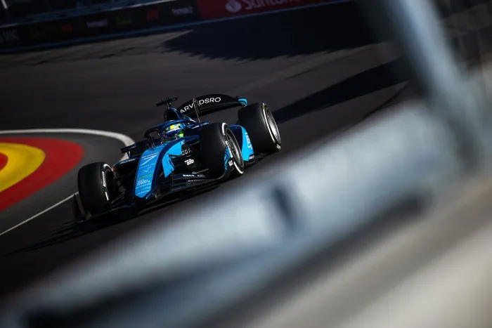 Beganovic gana la carrera principal de la F2 en Madring, en un domingo aciado para Campos