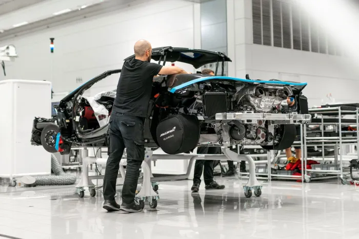 Cae la última gran marca de superdeportivos que se resistía a hacer un SUV: McLaren se une al club de Porsche, Ferrari, Lotus, Lamborghini y Aston Martin