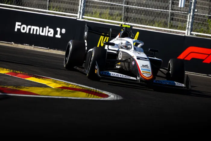 Campos Racing se proclama campeón de equipos de Formula 3 en la carrera larga del sábado en Madring ganada por Pedro Clerot