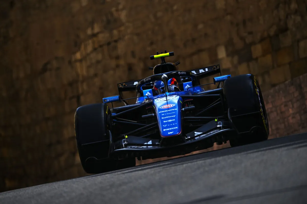 Carlos Sainz rescata un punto para Williams y Fernando Alonso vuelve a sufrir el calvario de Aston Martin