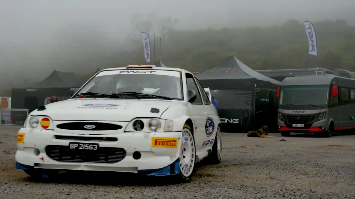 Carlos Sainz y Luis Moya reviven su leyenda reencontrándose con el Ford Escort WRC