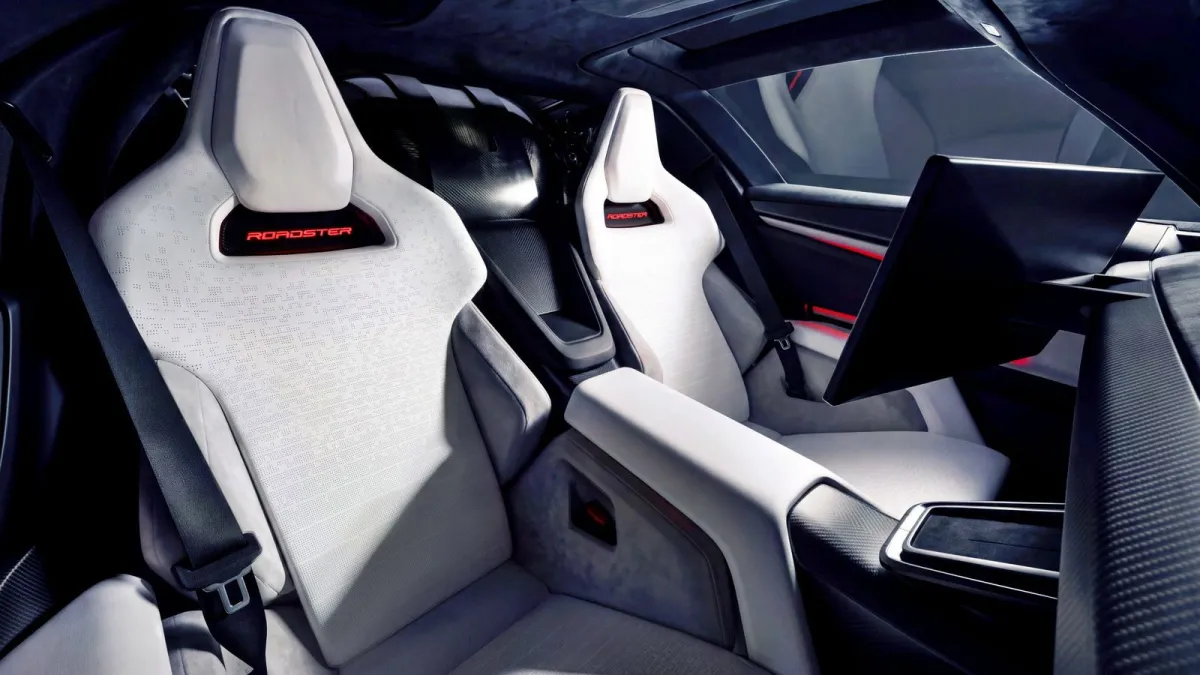Como tres Dacia Sandero bien equipados, eso es lo que te costará reservar el "coche volador" de Elon Musk en España