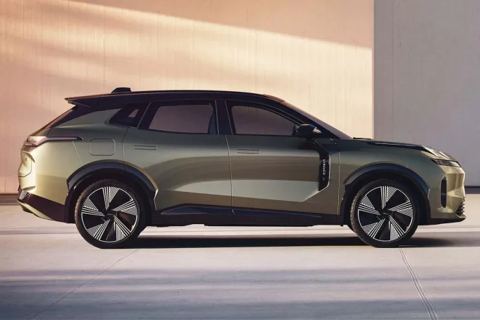 Como un Audi Q5 pero 20.000 € más barato, este SUV con 349 CV, muy equipado y ADN Volvo hace 200 km sin encender su motor de gasolina y es una alternativa a los alemanes igual de aparente