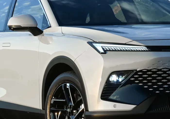 Como un Cupra Formentor en tamaño pero por 12.000 € menos, este SUV tiene 177 CV, cambio automático y llega súper equipado