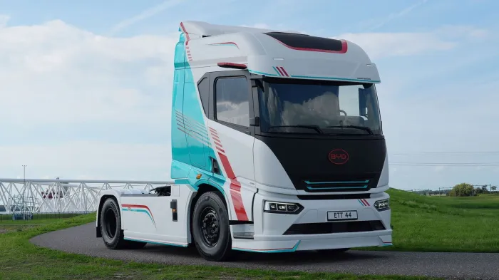 Con 1.020 CV y una batería de 651 kWh, este titán chino quiere humillar a Tesla y reventar el mercado europeo de camiones