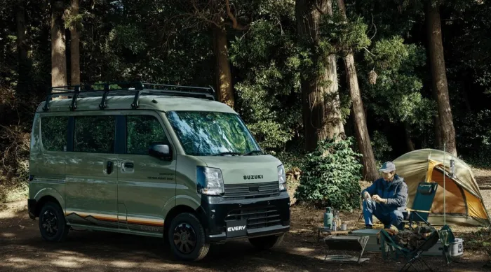 Con 3,40 metros y un precio de menos de 12.000 euros, esta diminuta Suzuki puede convertirse en una camper para dos