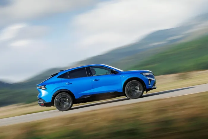 Con el tope a los híbridos chinos, Renault ve hueco. Cinco modelos, 600 millones y una plataforma eléctrica nueva para Valladolid y Palencia