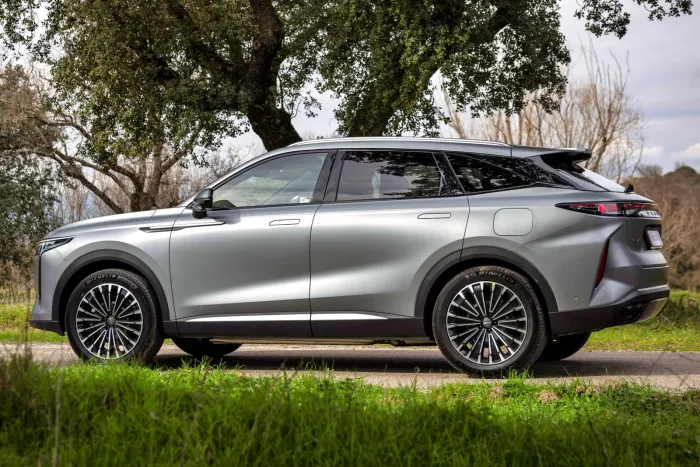 Con tamaño de BMW X3, más de 500 CV, equipado hasta arriba y costando 29.000 € menos que los alemanes, no hay SUV en España con mejor relación calidad-precio