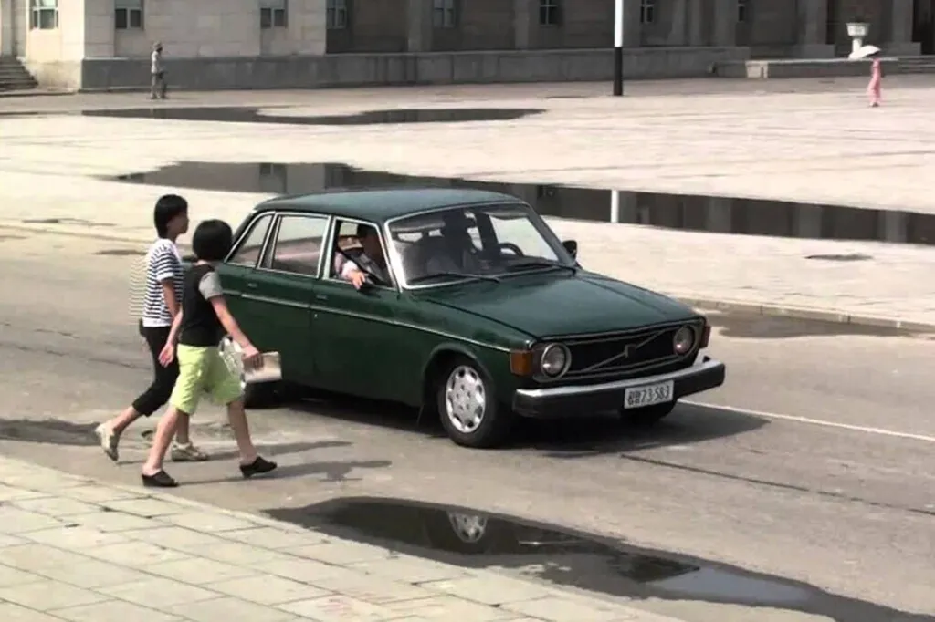 Corea del Norte 'compró' 1.000 coches a Volvo y estafó cientos de millones. Suecia sigue enviando la factura cada año