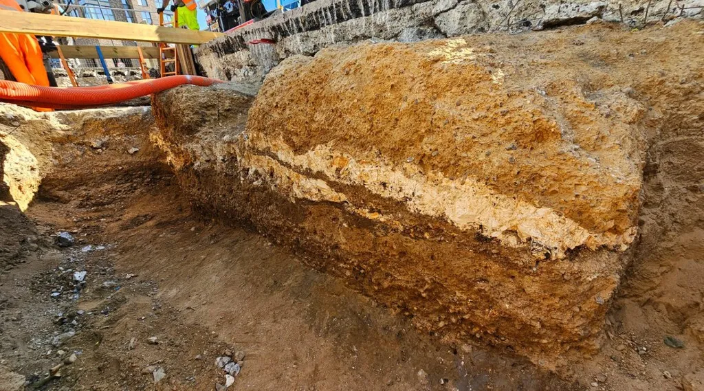 Dave Taylor, arqueólogo: “Es increíble que haya sobrevivido 2.000 años”. La calzada romana que sostiene el tráfico de Londres