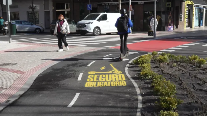 Desde 30 euros de multa por no respetar la nueva normativa de la DGT: Pamplona ya persigue los usuarios de patinetes eléctricos y bicicletas
