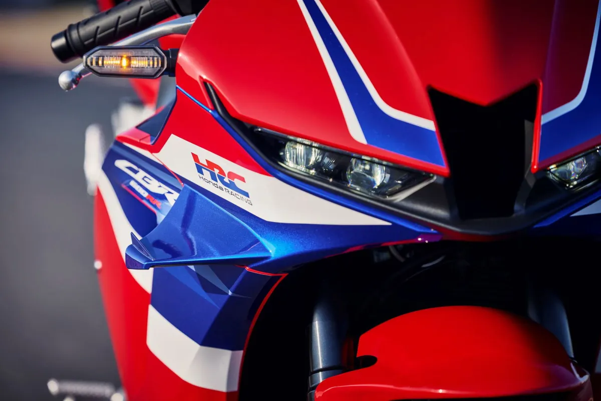 Dicen que podría quedarle poco, pero es la moto de culto japonesa, de 4 cilindros y precio razonable, que aún te puedes comprar nueva