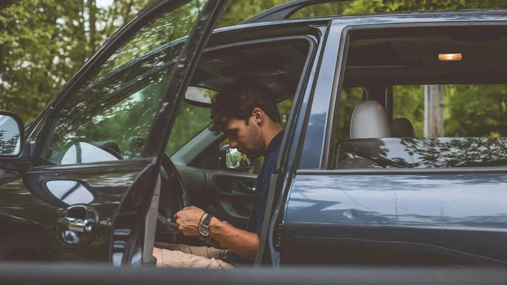 Dos extrabajadores quisieron hundir a Uber vendiendo móviles pirateados a 800 conductores. Terminaron en prisión
