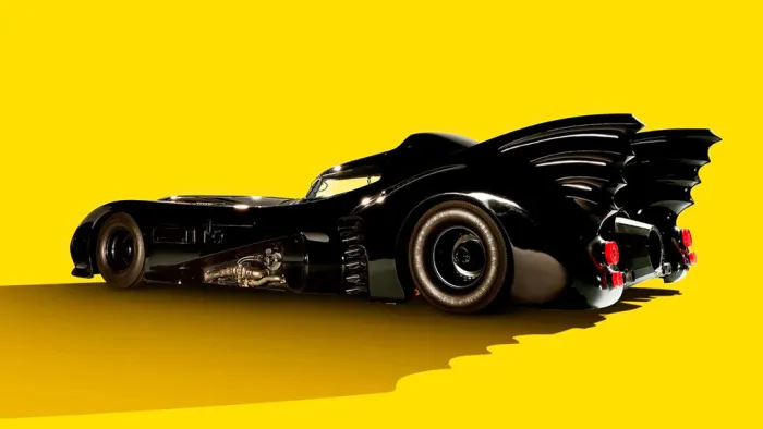 El Batmóvil de 'Batman Vuelve' busca nuevo récord en subasta: ser el coche de Batman más caro de la historia