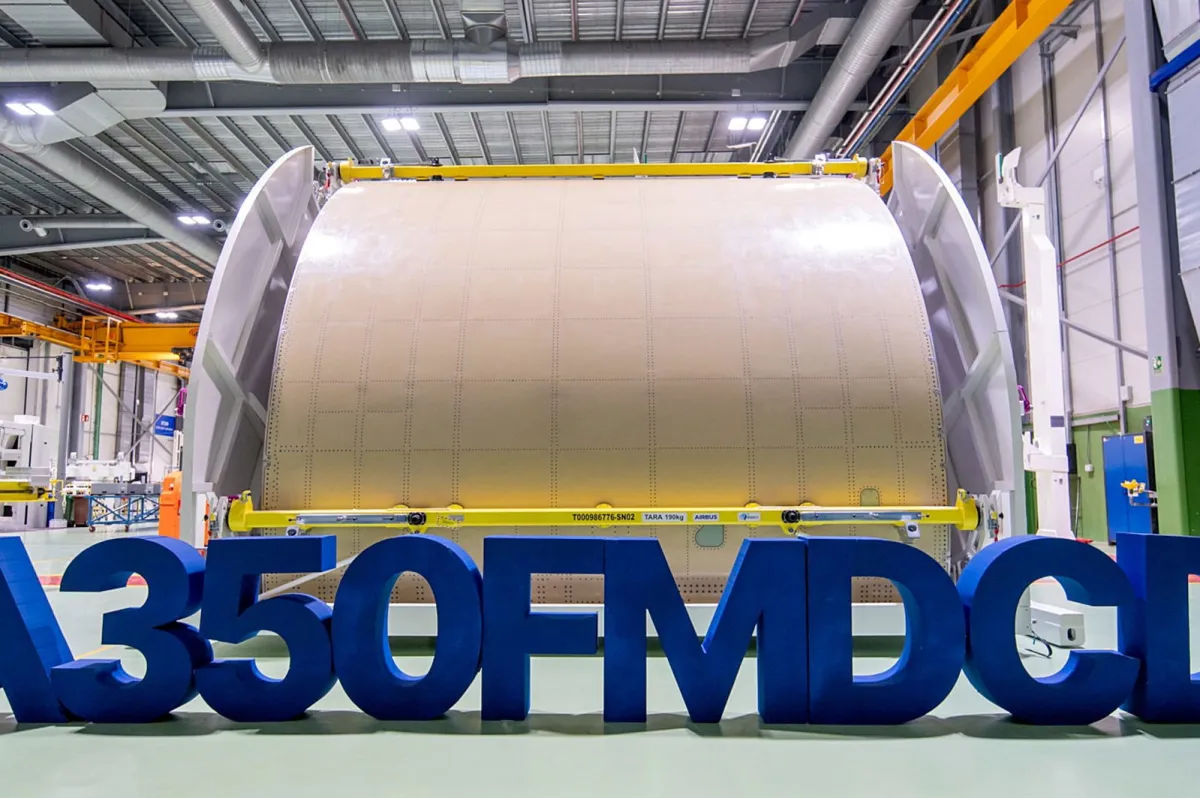 El carguero europeo de 111 toneladas que desafía a Boeing ya vuela, y su enorme puerta de 4,3 x 3,15 m se fabrica en España