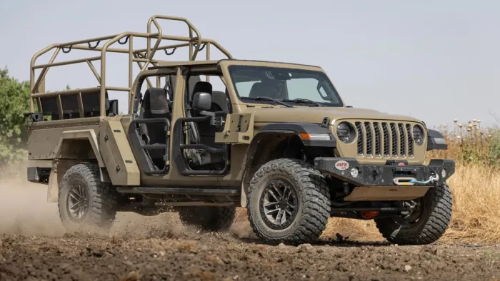 El coche definitivo para disfrutar a lo bestia por el campo ahora es un vehículo militar para 12 soldados