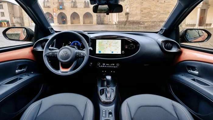 El coche más barato de Toyota en España también es, con 3,8 litros, el que tiene el consumo más bajo del mercado, además de garantía hasta el año 2041