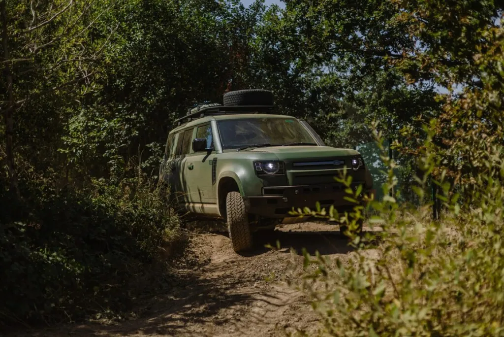 El Ejército británico busca nuevo todoterreno para sustituir a sus antiguos Defender Wolf. ¿La solución de Land Rover? Resucitar al Defender Wolf
