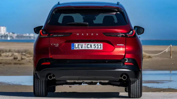 El Mazda CX-5 de 2026, con un fuerte diseño japonés y un indestructible motor, es 11.200 € más barato que el Toyota RAV4