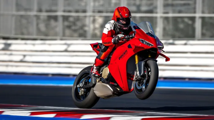 El nuevo misil de Ducati tiene 218 CV para solo 187 kilos y tecnología de MotoGP: la Panigale V4 2027 es todavía más rápida, y no solo por la potencia