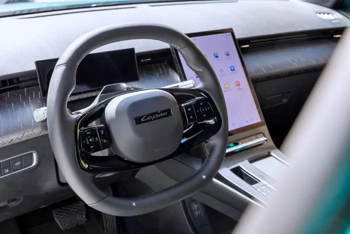 El nuevo primo de Omoda y Ebro mide lo mismo que un Nissan Qashqai, tiene 218 CV y hace 450 km sin utilizar gasolina