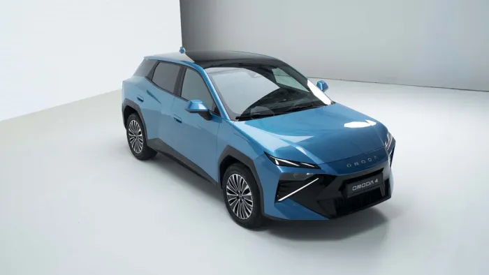 El Omoda 5 ha dejado de ser el coche más pequeño de la marca china: llega el Omoda 4, y está electrificado por partida doble