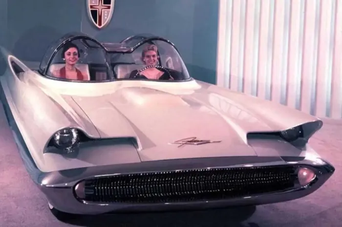 El primer Batmóvil no nació para Batman: Henry Ford se había gastado 2,3 millones para demostrar que era el coche del futuro, hasta que lo vendió a un productor por un dólar