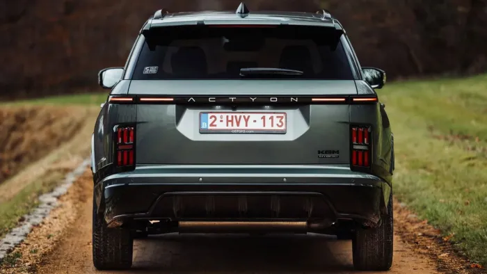 El Range Rover Velar del pueblo tiene ahora un interior de mayor calidad y el mismo motor híbrido de BYD de 204 CV de potencia