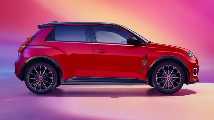 El Renault 5 de 2027 llega a España siendo el mismo urbano de diseño retro, pero ahora tiene más autonomía gracias a dos mejoras clave
