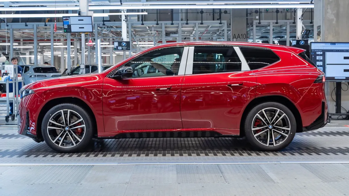 El SUV eléctrico con más autonomía en 2026 no es barato, pero ya se han vendido más de 100.000 y BMW ha puesto su fábrica a trabajar 24 horas al día, 7 días a la semana