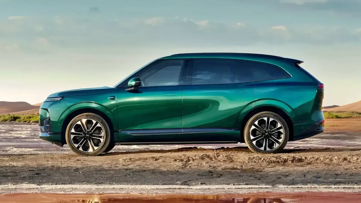 El todocamino de Xpeng es el coche que no tiene Tesla, un SUV con altura de todoterreno, 4x4 e incluso motor híbrido