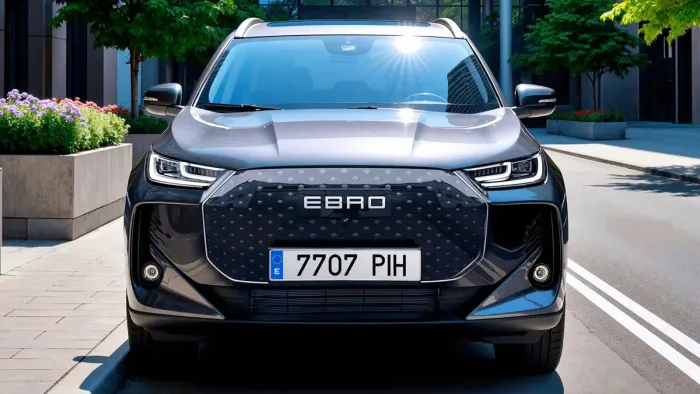 El Toyota Corolla Cross de EBRO tiene "interior Mercedes", pero su motor híbrido puede hacer 90 km antes de empezar a gastar gasolina
