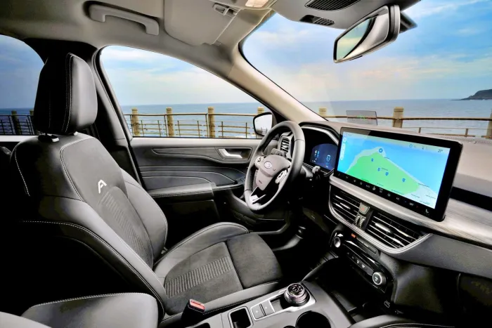 El Toyota RAV4 de Ford es un auténtico chollo por 12.000 € menos, con etiqueta CERO y 243 CV para recorrer 68 km antes de gastar gasolina