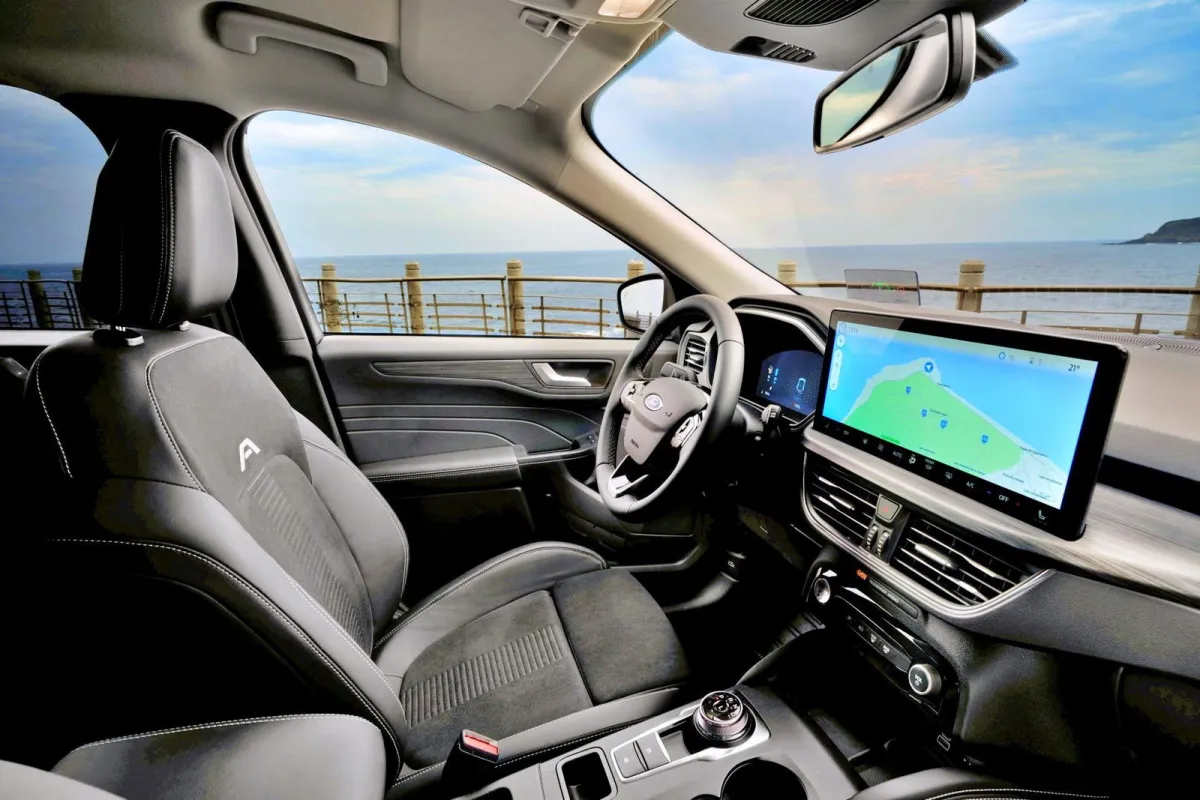 El Toyota RAV4 de Ford es un auténtico chollo por 12.000 € menos, con etiqueta CERO y 243 CV para recorrer 68 km antes de gastar gasolina