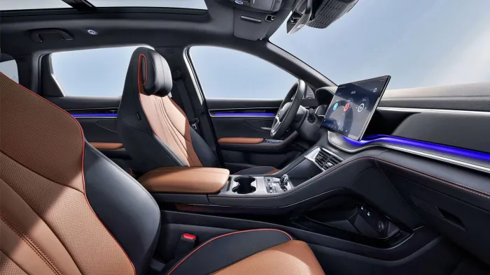 El Volvo XC60 de BYD es el chollo SUV de 2026, cuesta 34.000 € menos, está equipado hasta arriba y hace 125 km antes de gastar gasolina