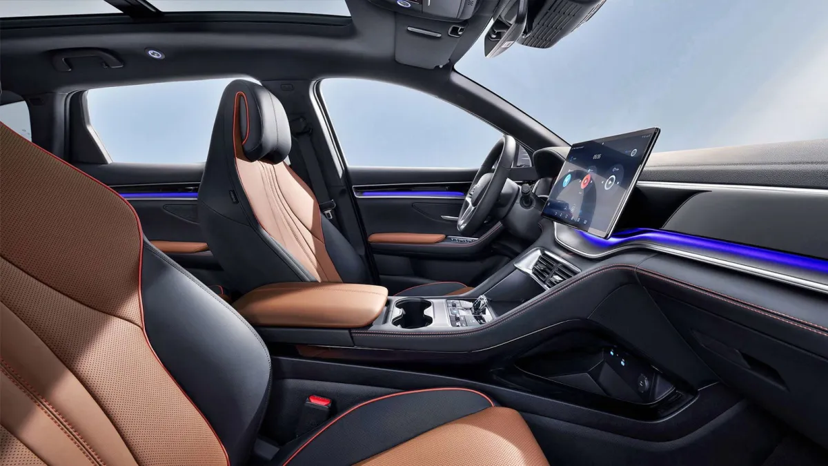 El Volvo XC60 de BYD es el chollo SUV de 2026, cuesta 34.000 € menos, está equipado hasta arriba y hace 125 km antes de gastar gasolina