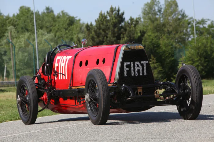 En 1923 un engendro demoníaco con motor de avión batió un récord de velocidad con 235 km/h. Se lo anularon por no tener marcha atrás
