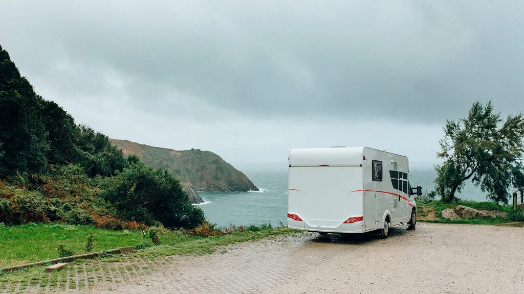 En Cantabria, dormir dentro de la camper puede ser acampar: depende de dónde aparques