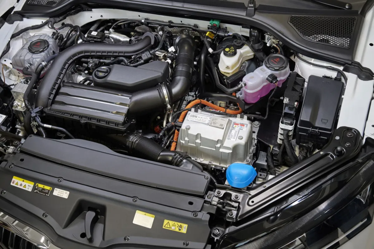 Es el primer full-hybrid de la marca, un mechero de 170 CV lógico y sensato que el Grupo Volkswagen necesita vender como churros