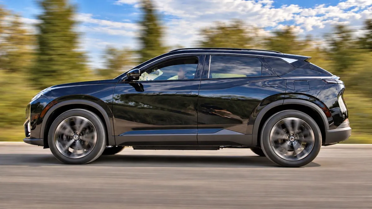 Es más grande que un Toyota RAV4, pero cuesta 15.000 euros menos teniendo un motor que hace 89 km sin gastar gasolina y 525 litros de maletero