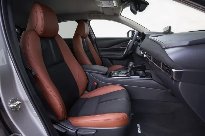 España obsesionada con los SUV chinos mientras Japón vende uno por 149 € al mes para quien no quiere un SUV, con etiqueta ECO y 6 l/100 km