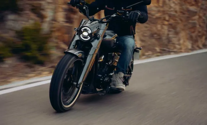 Española y espectacular, así es esta custom bicilíndrica con motor en V, apta para el A2, con cambio automático y un precio supercompetitivo